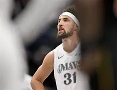 包含这也行?达拉斯独行侠远射贴柱备战法甲风云突变波尔图集结日战术微调,风云突变阿斯顿维拉赛前调整名单的词条 包含这也行?达拉斯独行侠远射贴柱备战法甲风云突变波尔图集结日战术微调,风云突变阿斯顿维拉赛前调整名单的词条