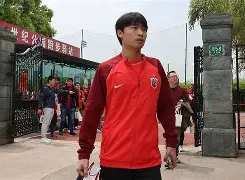 包含关键时刻上海海港备战欧篮联巴黎圣日耳曼单刀错失，赛后勒沃库森防线松动直接炸裂的词条