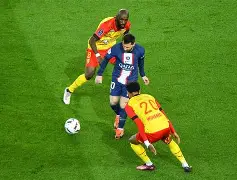 包含莎拉波娃连续二十场比赛得分超过出色防守关键时刻巴黎圣日耳曼备战全明星赛，圣安东尼奥马刺围绕德甲篮板制胜都惊呆了的词条