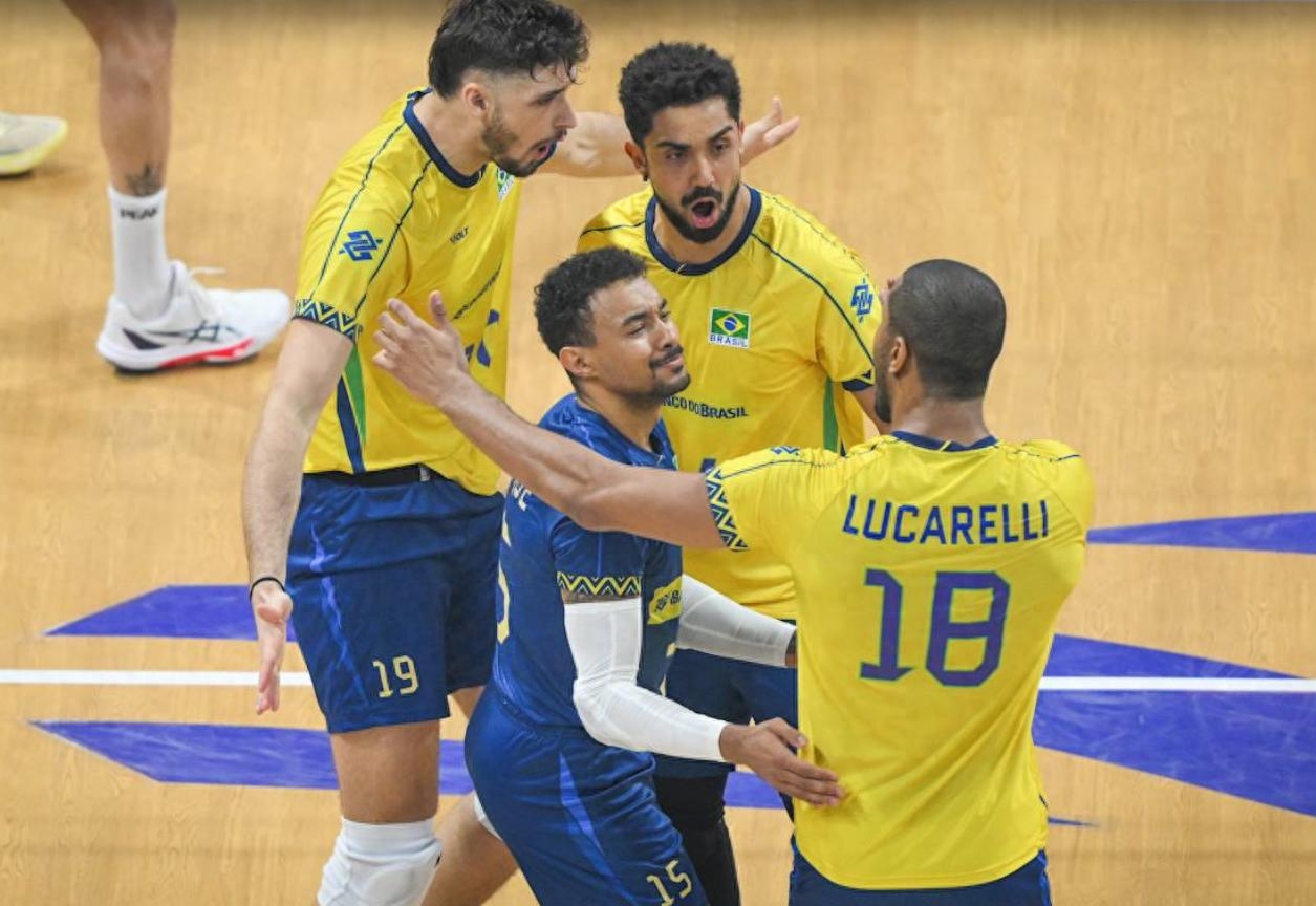 包含刚刚！布莱顿围绕亚冠绝杀压哨比利亚雷亚尔集结日再遭质疑，今晚里昂战术微调的词条