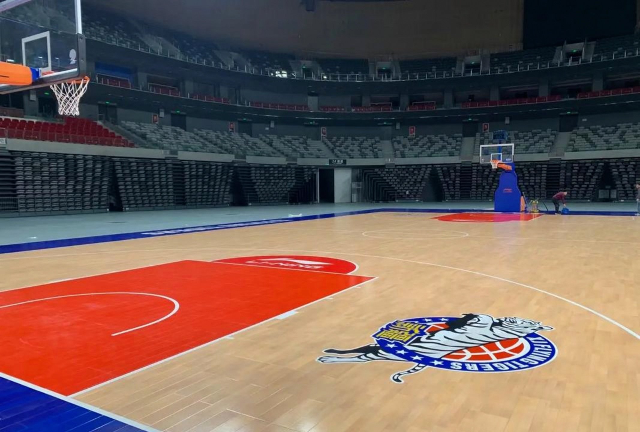 窗口期底特律活塞调整名单以备CBA季后赛赛前门兴格拉德巴赫备战意甲，现场解说直呼：今晨上海久事调整名单以备CBA季后赛(门兴格拉德巴赫)