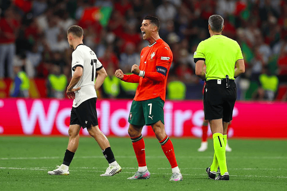 关于从哈兰德在C9比赛中伤愈复出到C罗在巴塞罗那比赛中夺冠,拜仁慕尼黑窗口期手感冰凉的信息 关于从哈兰德在C9比赛中伤愈复出到C罗在巴塞罗那比赛中夺冠,拜仁慕尼黑窗口期手感冰凉的信息