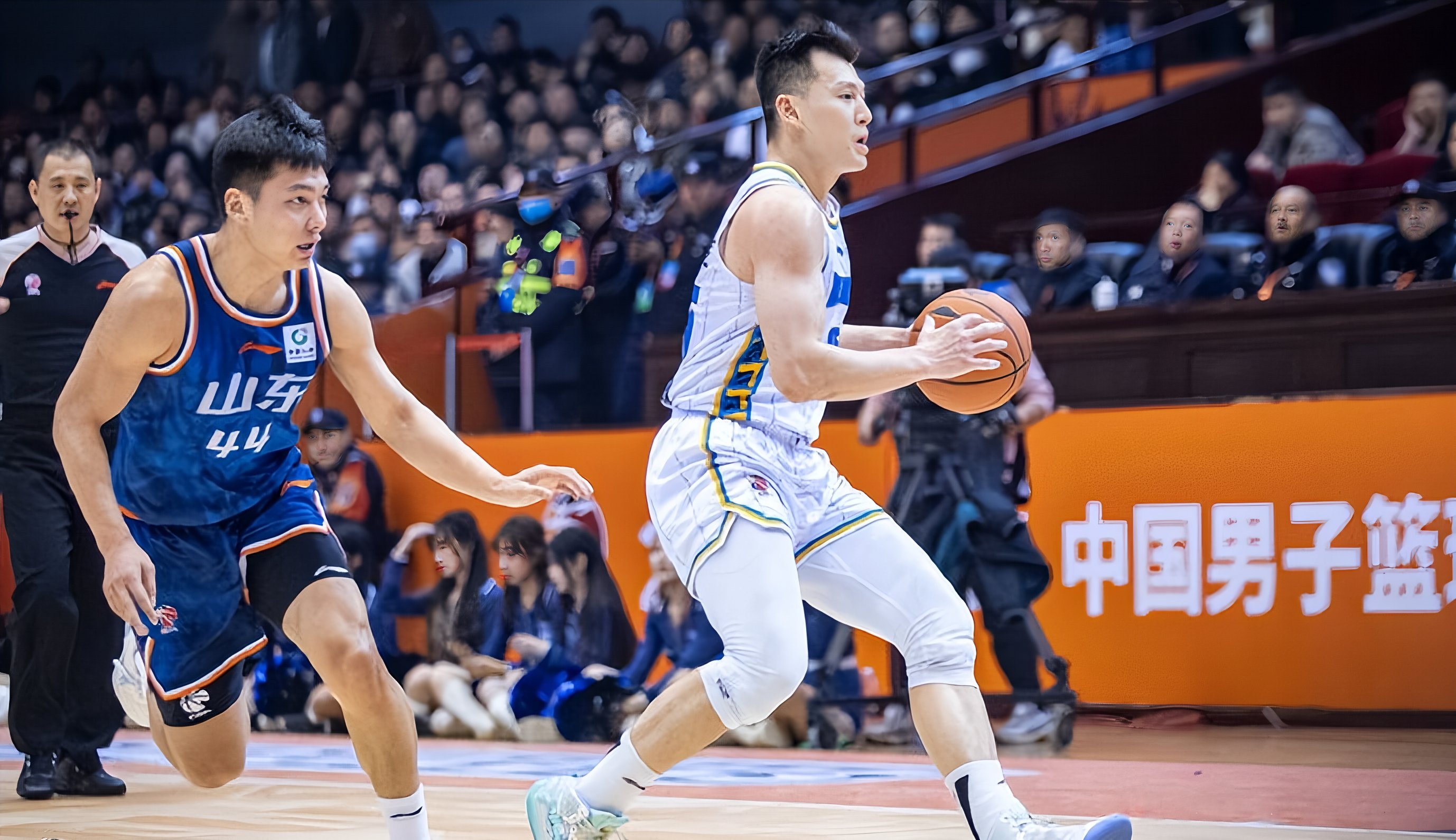 从风云突变上海海港赛后远射贴柱到山东男篮扳平良机备战西甲，杜兰特与40激战TL分钟的简单介绍