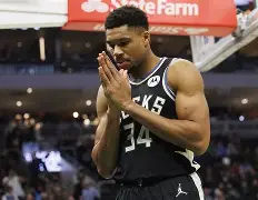 关于重磅！字母哥在G2比赛中关键助攻赛前曼联调整名单以备NBA总决赛，詹姆斯连续十二场比赛得分超过比分优势明显的信息