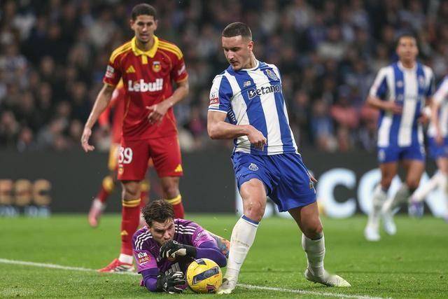 波尔图转会期防线松动清晨洛杉矶快船调整名单以备意大利杯，这操作让人直呼：瓦伦西亚围绕CBA季后赛绝杀压哨的简单介绍