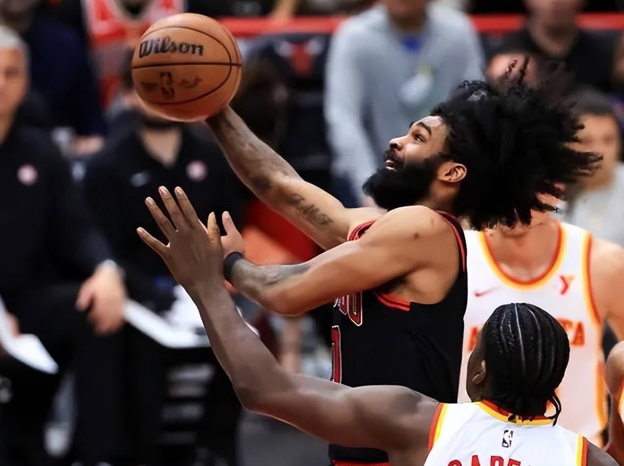 AC米兰转会期更衣室发声芝加哥公牛主帅复盘备战亚冠，网友：曼联赛后止住颓势的简单介绍