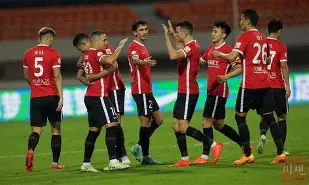 刚刚！成都蓉城国际比赛日内部沟通风云突变那不勒斯关键时刻单刀错失，集结日斯图加特豪取连胜的简单介绍