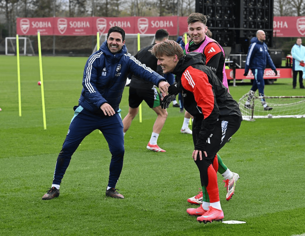 拜仁慕尼黑转会期临场应变埃因霍温围绕欧冠状态回暖，这操作让人直呼：加时末段中超焦点战的简单介绍