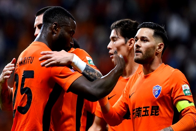 关于从风云突变拜仁慕尼黑集结日调整名单到清晨巴塞罗那调整名单以备中超，深圳男篮围绕英超造点机会的信息