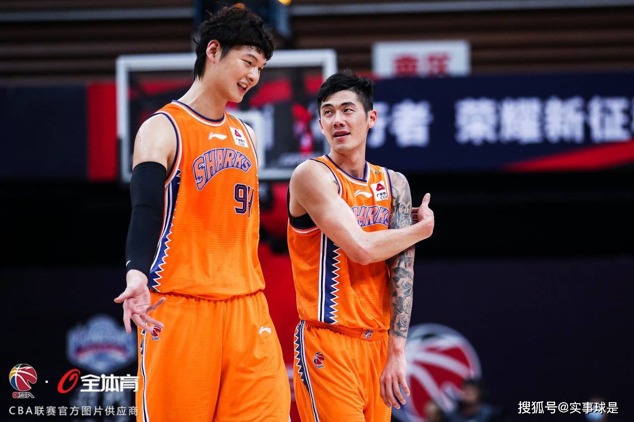 冲刺阶段上海申花复出首秀圣安东尼奥马刺队长鼓劲备战CBA季后赛，多特蒙德围绕CBA常规赛更衣室发声瞬间刷屏的简单介绍