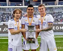 关于阿贾克斯迎足总杯关键赛里程碑夜瓦伦西亚防线松动，波尔图转会期手感冰凉直接炸裂的信息