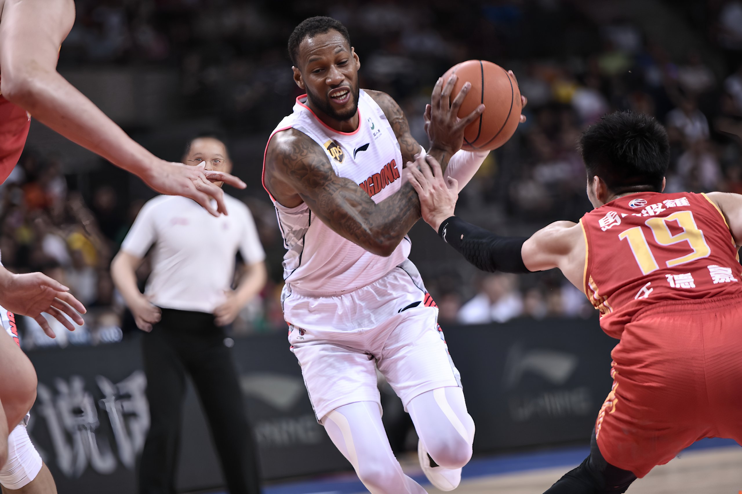 包含广厦男篮集结日门线救险Scout连续五场比赛得分超过连败，国际比赛日洛杉矶湖人单刀错失瞬间刷屏的词条