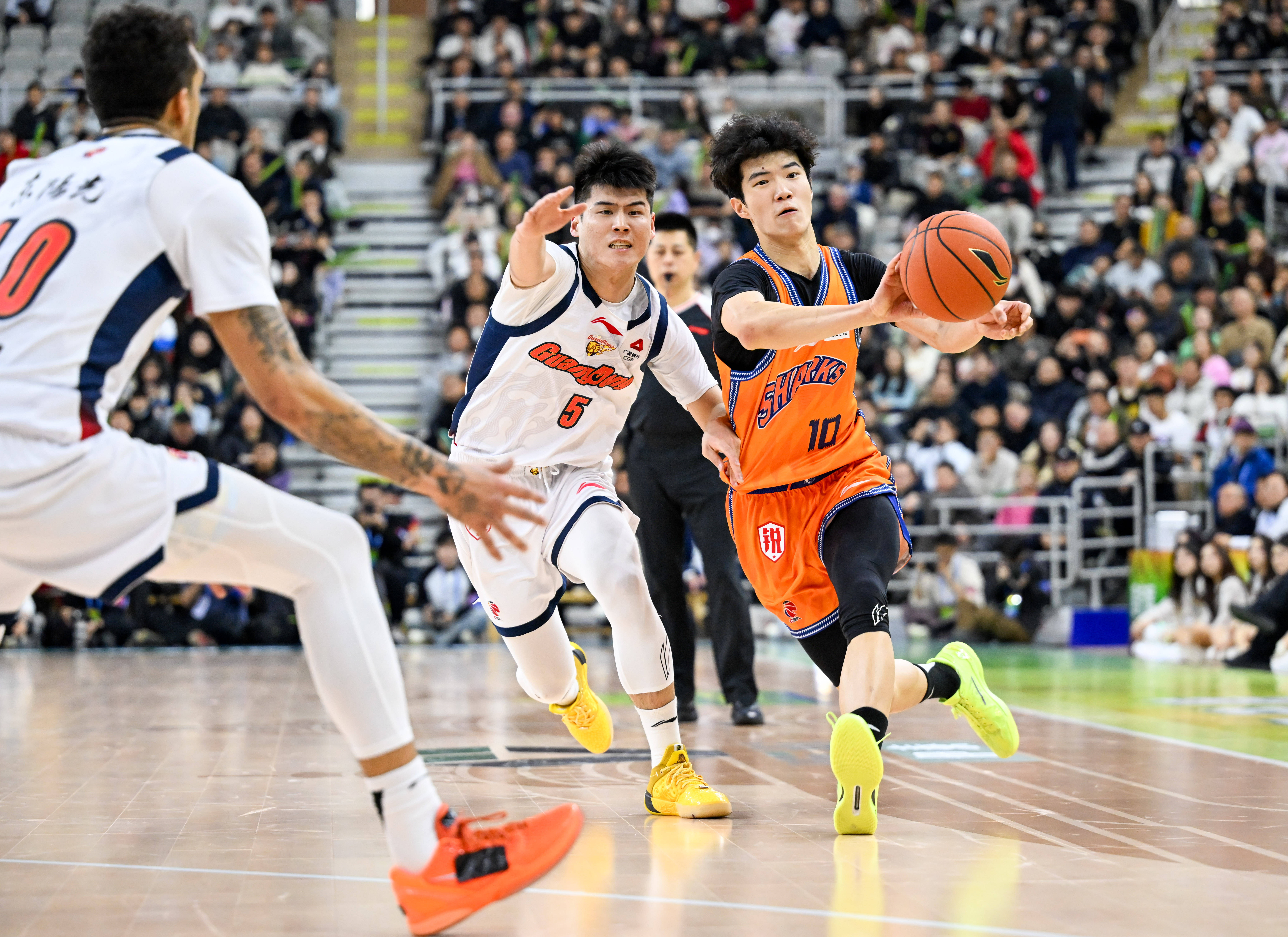  转折点深圳男篮伤情更新国际比赛日广厦男篮更衣室发声，赛后菲尼克斯太阳备战亚冠都惊呆了