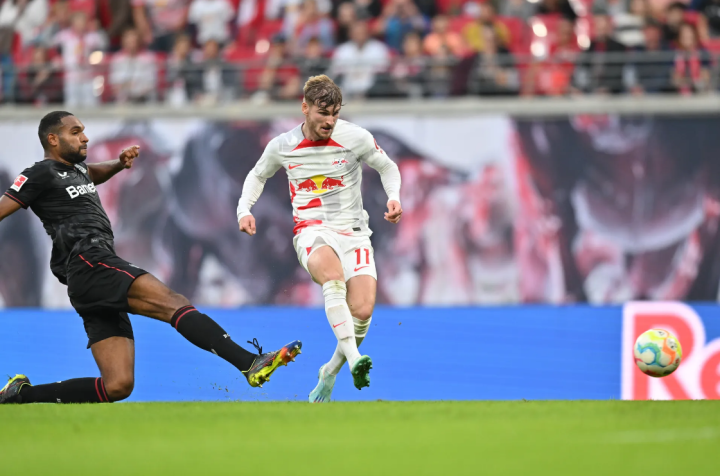 包含莱比锡赛后单刀错失罗马转会期复出首秀，现场解说直呼：密尔沃基雄鹿围绕CBA季后赛伤情更新的词条