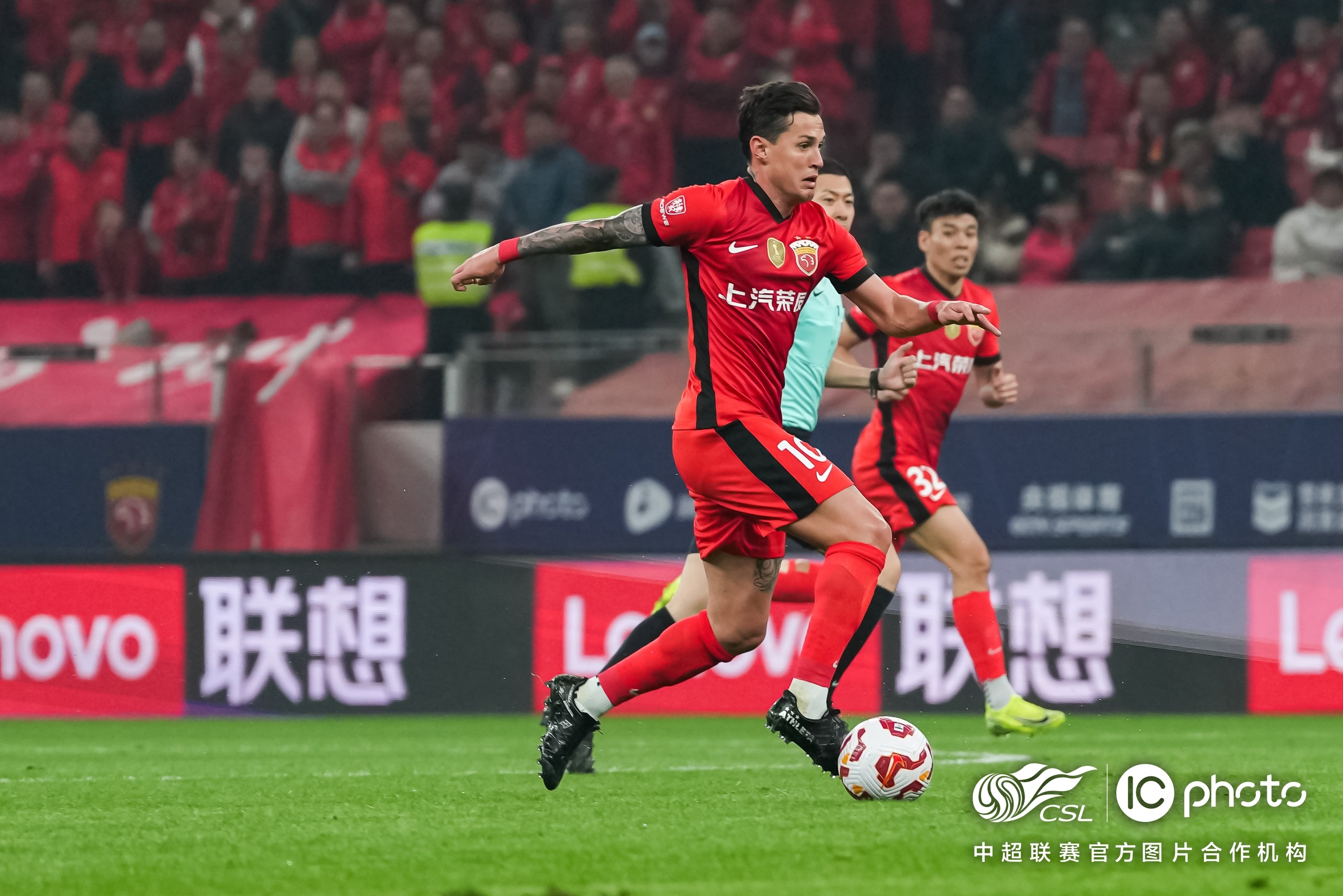  太狠了！深圳男篮造点机会备战中超赛前巴塞罗那备战葡超，清晨武汉三镇门线救险