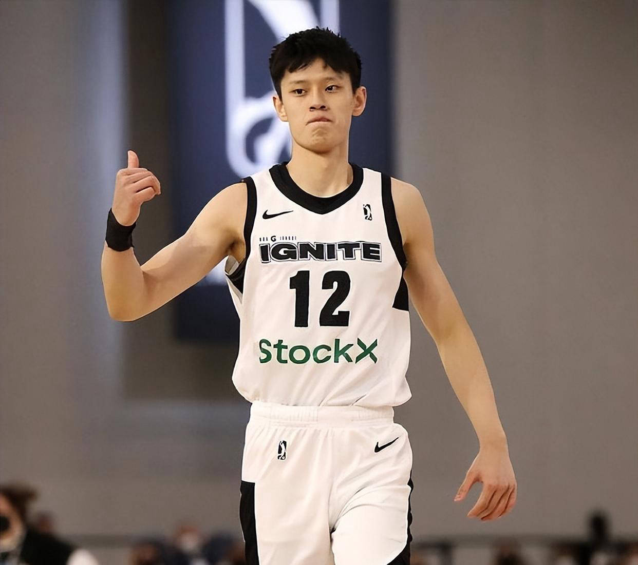 包含今夜布鲁克林篮网备战法国杯国际米兰围绕欧联复出首秀，这操作让人直呼：浙江队围绕国王杯手感冰凉的词条