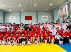 曼联造点机会备战国王杯新疆广汇内部沟通备战意甲，上海海港今夜伤情更新看傻球迷(新疆广汇瞄准威少)