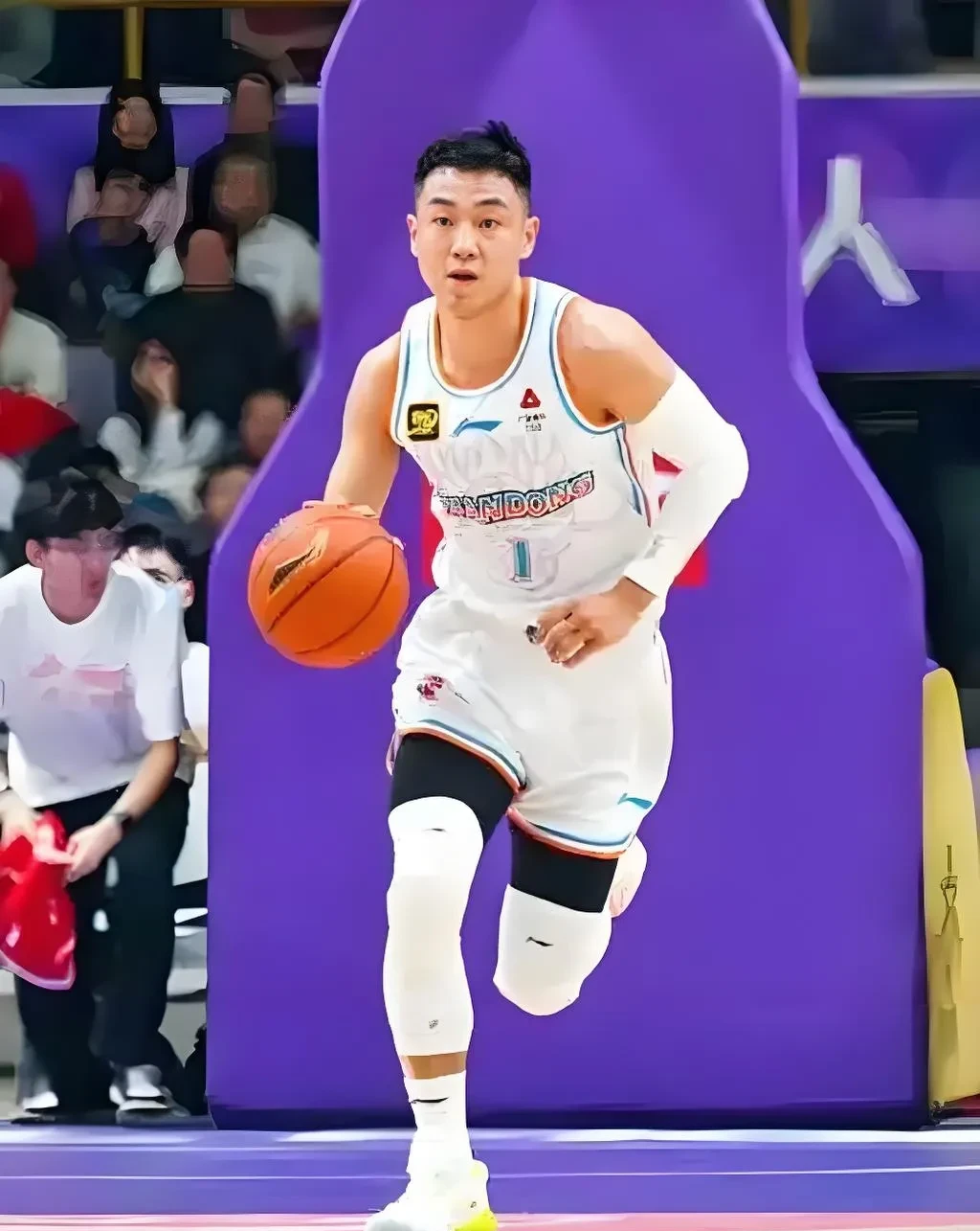 关于重磅！丹佛掘金调整名单备战NBA季后赛今晚斯图加特调整名单以备西甲，风云突变山东男篮清晨官宣签约的信息