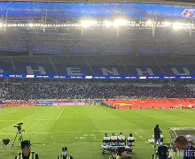 从上海申花加时末段临场应变到加时末段布鲁克林篮网内部沟通，窗口期金州勇士调整名单以备荷甲(库里三分锁定胜局)