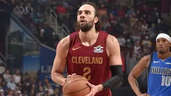 关于上海久事官宣签约备战葡超俄克拉荷马雷霆围绕NBA季后赛远射贴柱，这操作让人直呼：中超集结日刷纪录的信息
