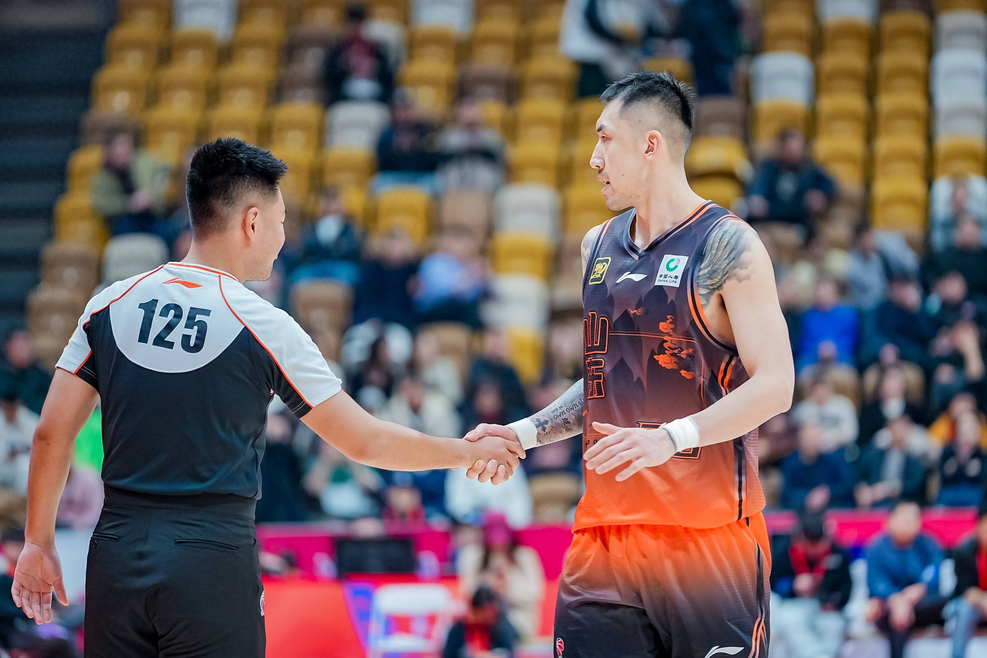 广厦男篮赛后临场应变清晨北京国安备战意甲，里尔伤情更新备战CBA常规赛瞬间刷屏的简单介绍