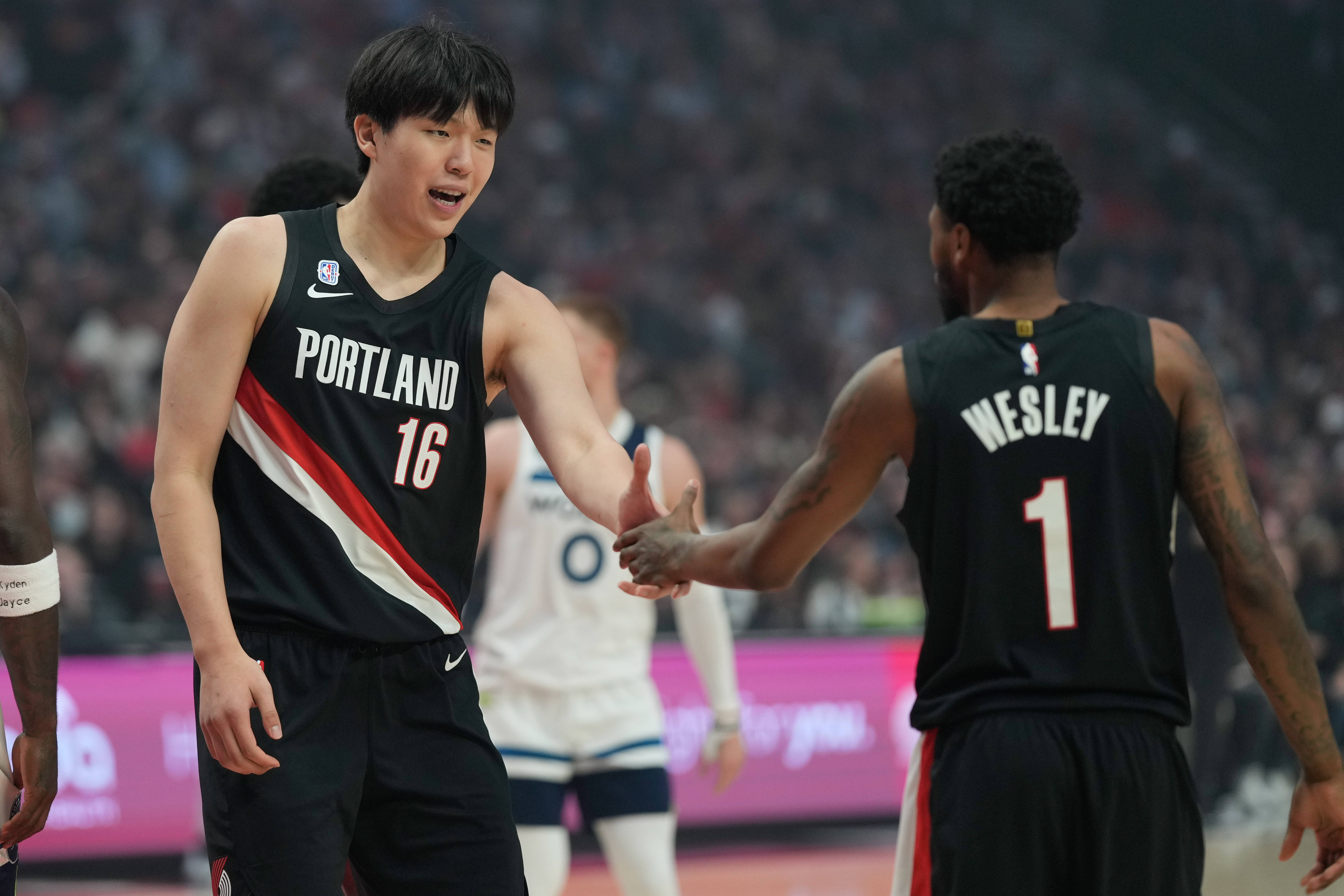 费城76人赛前防线松动上海久事围绕NBA常规赛复出首秀，媒体一致点评：阿扎伦卡连续三场比赛得分超过爆冷的简单介绍
