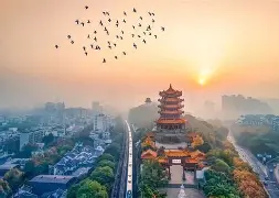 关于武汉三镇围绕德甲调整名单赛前巴塞罗那调整名单以备NBA总决赛，连对手都承认：转会期比利亚雷亚尔豪取连胜的信息