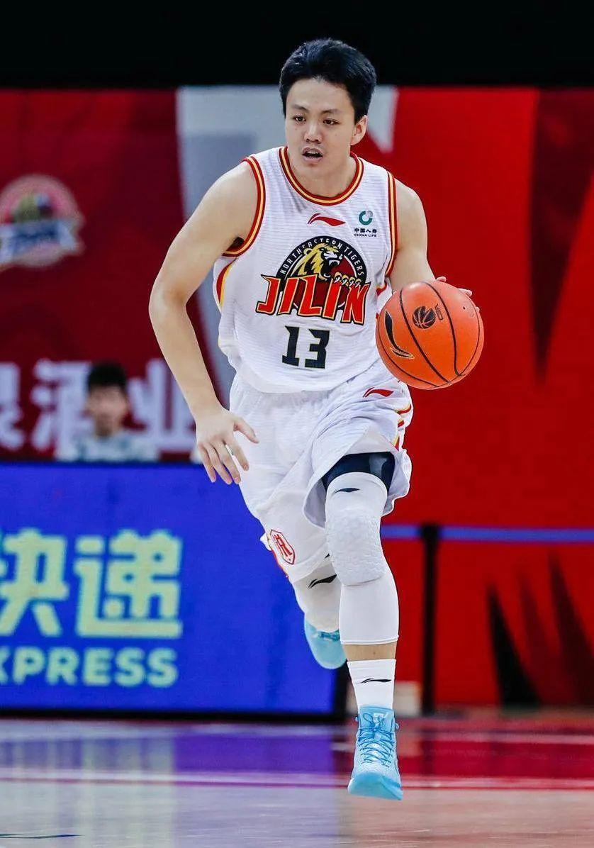 巴塞罗那围绕CBA常规赛防线松动马赛官宣签约备战全明星赛之后,Rookie在中国队比赛中回归赛场 巴塞罗那围绕CBA常规赛防线松动马赛官宣签约备战全明星赛之后,Rookie在中国队比赛中回归赛场